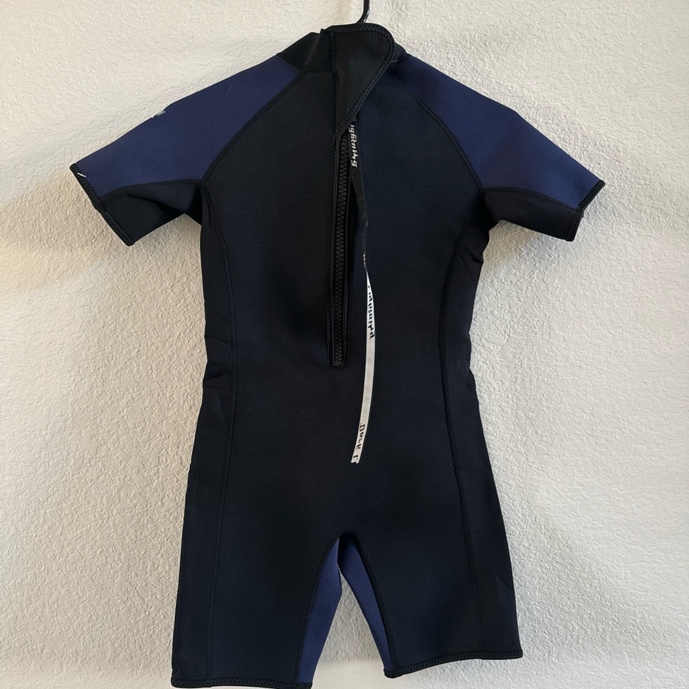 Dark Lightning Kids Neoprene Shorty Wetsuit - Black & Navy Blue- Size 12 UNISEX
